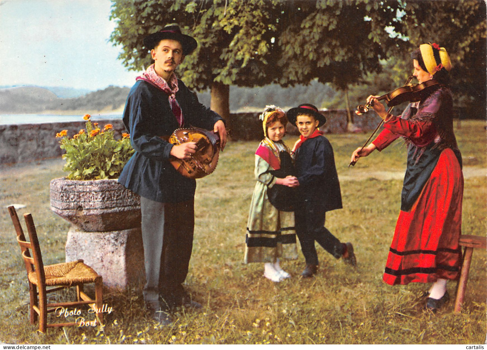 15-AUVERGNE MUSIQUE ET DANSE FOLKLORIQUE-N°3820-C/0129 - Otros & Sin Clasificación