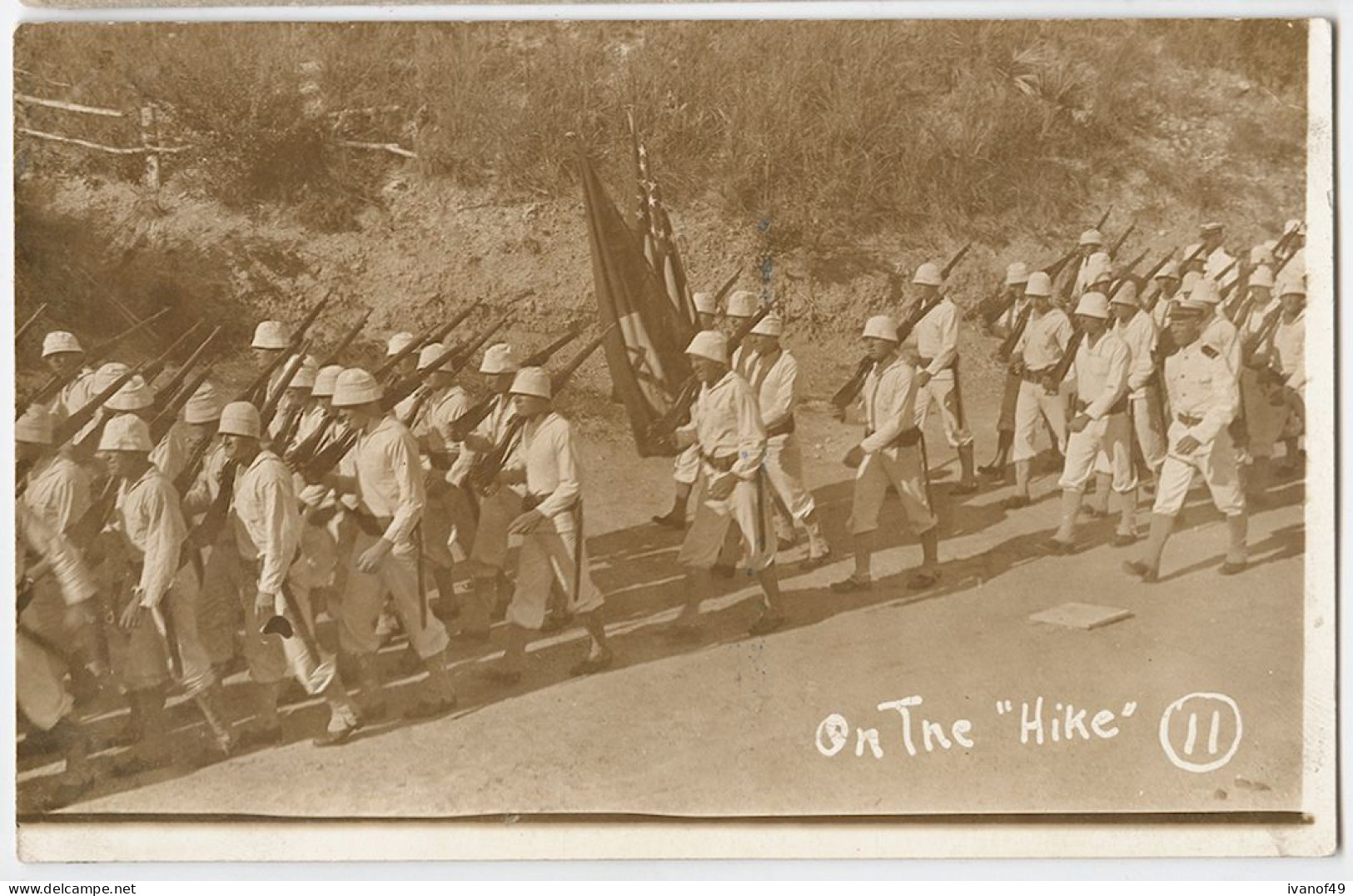 "on The Hike "- Carte Photo Originale - Andere & Zonder Classificatie