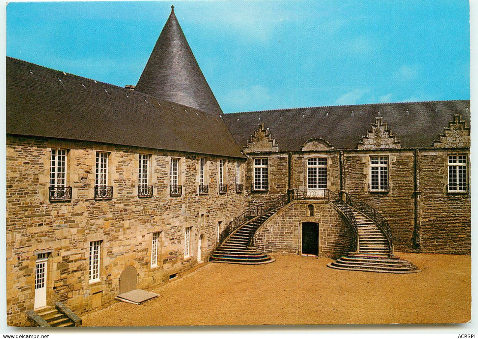 PONTIVY  Cour Intérieure Du Chateau  RR 1224 - Pontivy