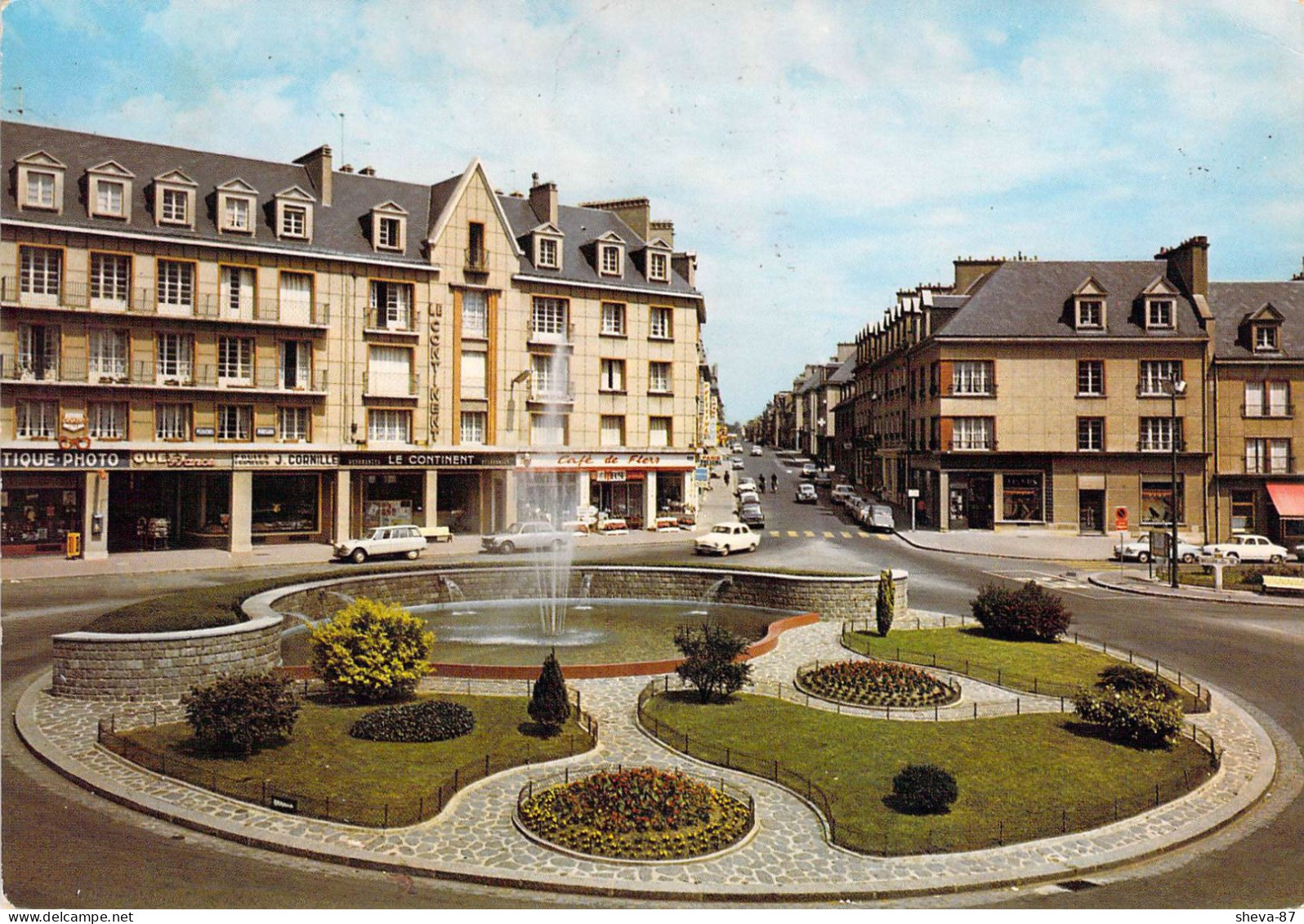 61 - Flers De L'Orne - Place Centrale Et Route De Paris - Flers