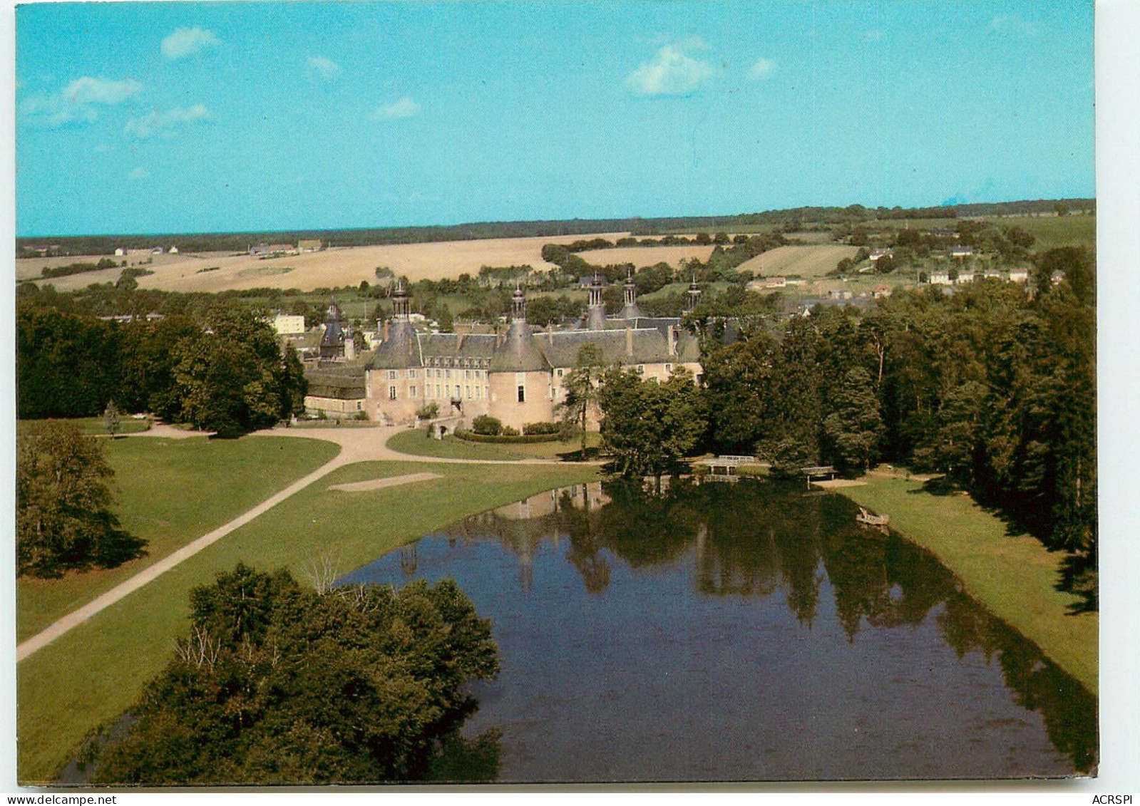 SAINT FARGEAU  Vue Aerienne Du Chateau Et De L'étang  RCR91244 - Saint Fargeau