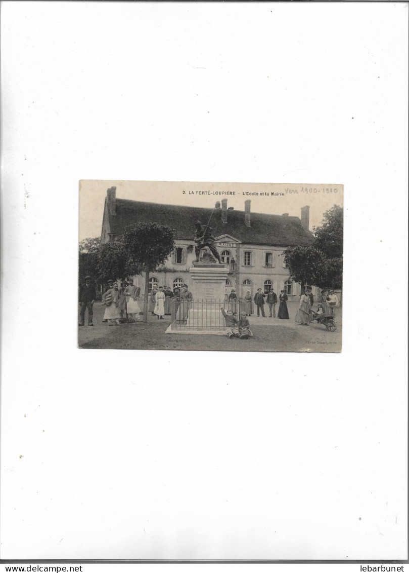 Carte Postale Ancienne La Ferté Loupière (89) L'école Et La  Mairie   Carte Très Animée - Altri & Non Classificati