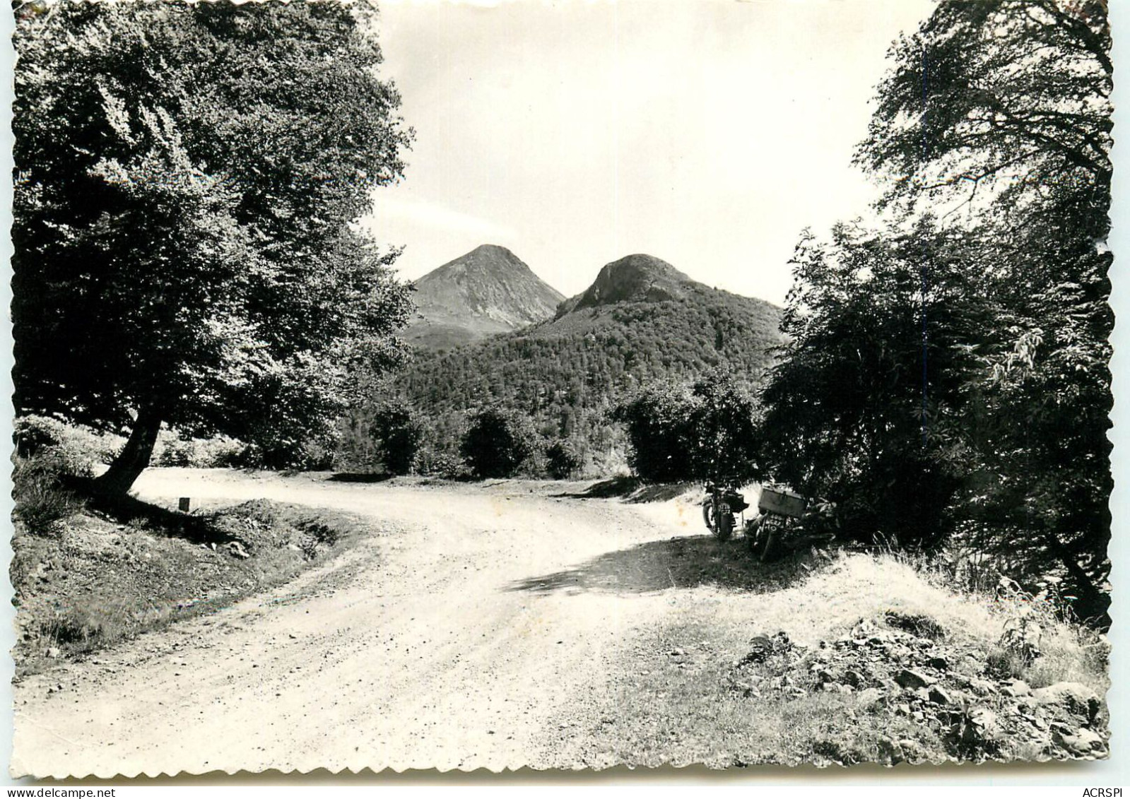 Sur La Route Des Cretes Le Griou Et Le Griounot  RR 1286 - Saint Flour