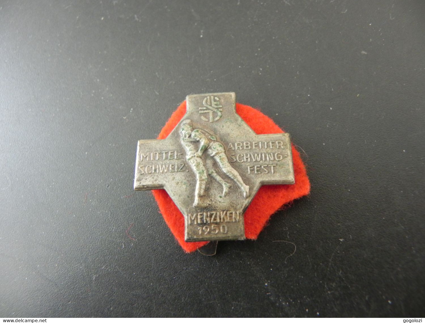Old Badge Suisse Svizzera Switzerland - Turnkreuz Menziken 1950 - Unclassified