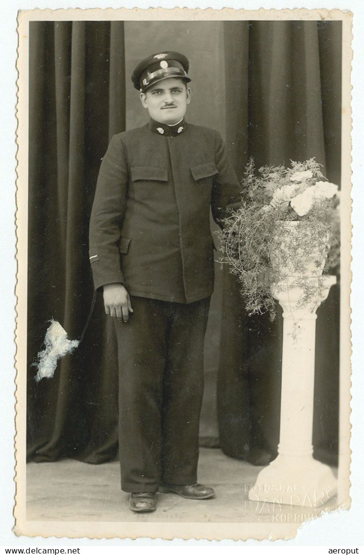 Photo Ancienne, Employé Des Chemin De Fer En Uniforme, Cheminot, Conducteur, Koprivnica, Croatie (Yugoslavia) - Trenes