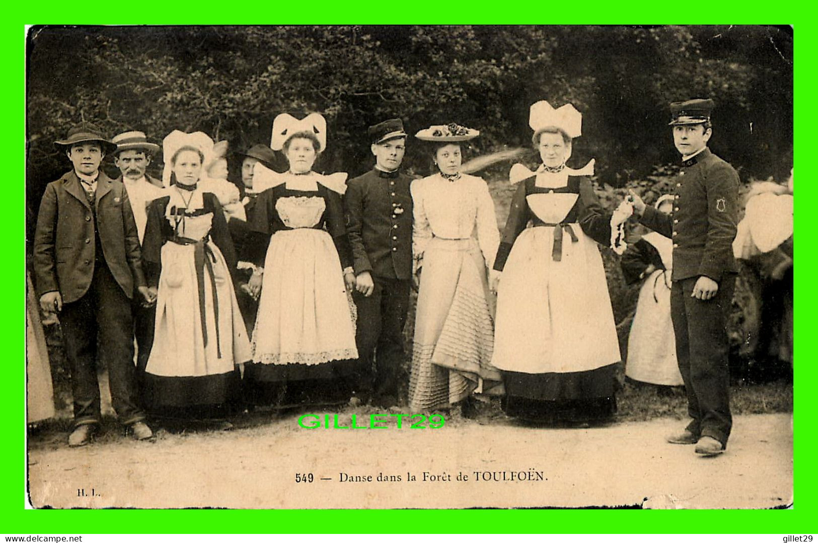 TOULFOEN (29) - DANSE DANS LA FÔRET - BEAU COSTUMES - CIRCULÉE EN 1909 - H. I. - - Quimperlé