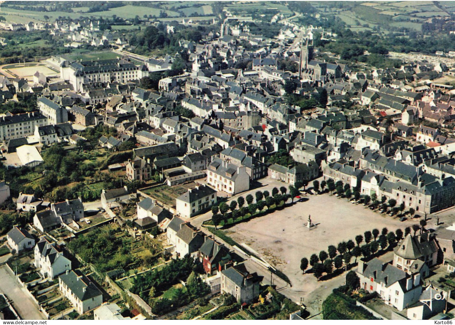 Carhaix * Le Quartier Du Collège , La Place De La Tour D'auvergne Et L'église St Trémeur - Carhaix-Plouguer