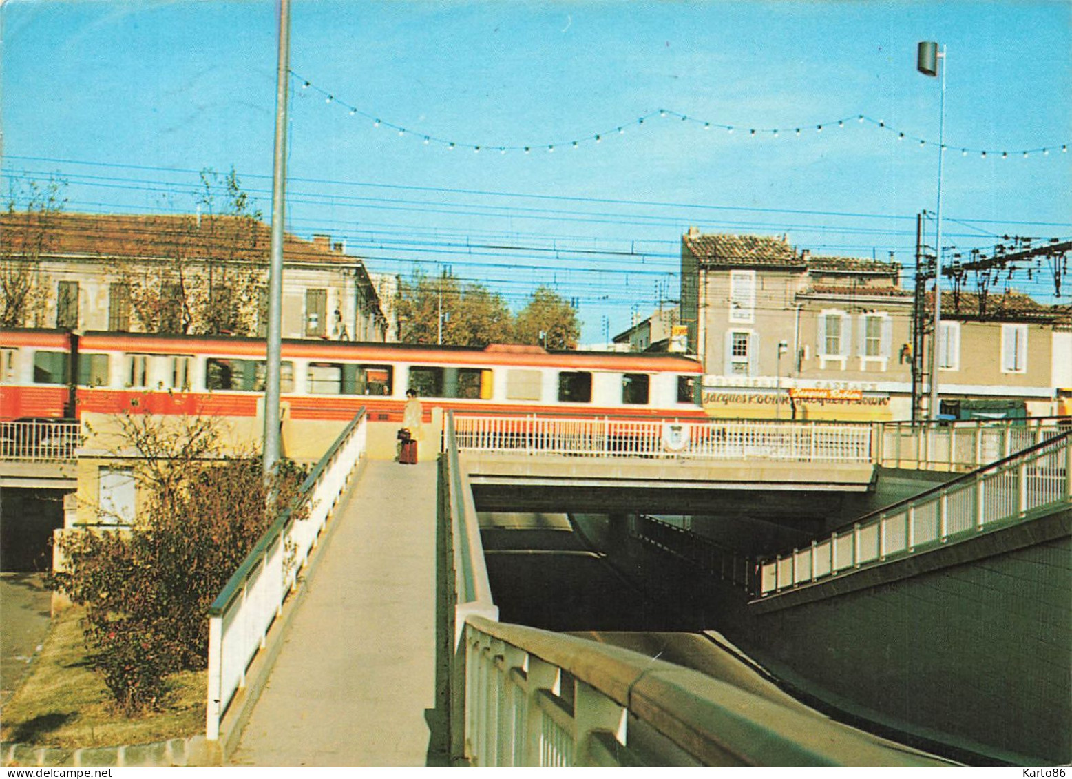 Miramas En Provence * Le Passage Souterrain Et Passage De La Michelin * Train Ligne Chemin De Fer - Andere & Zonder Classificatie