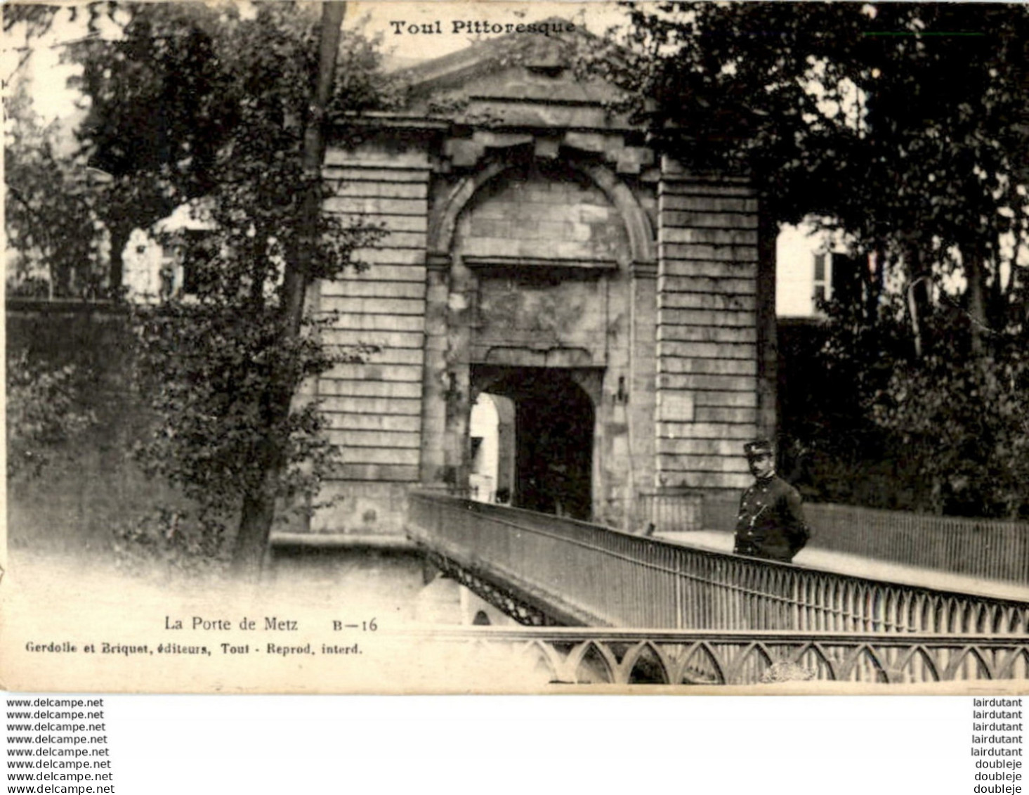 D54  TOUL  La Porte De Metz  ..... - Toul