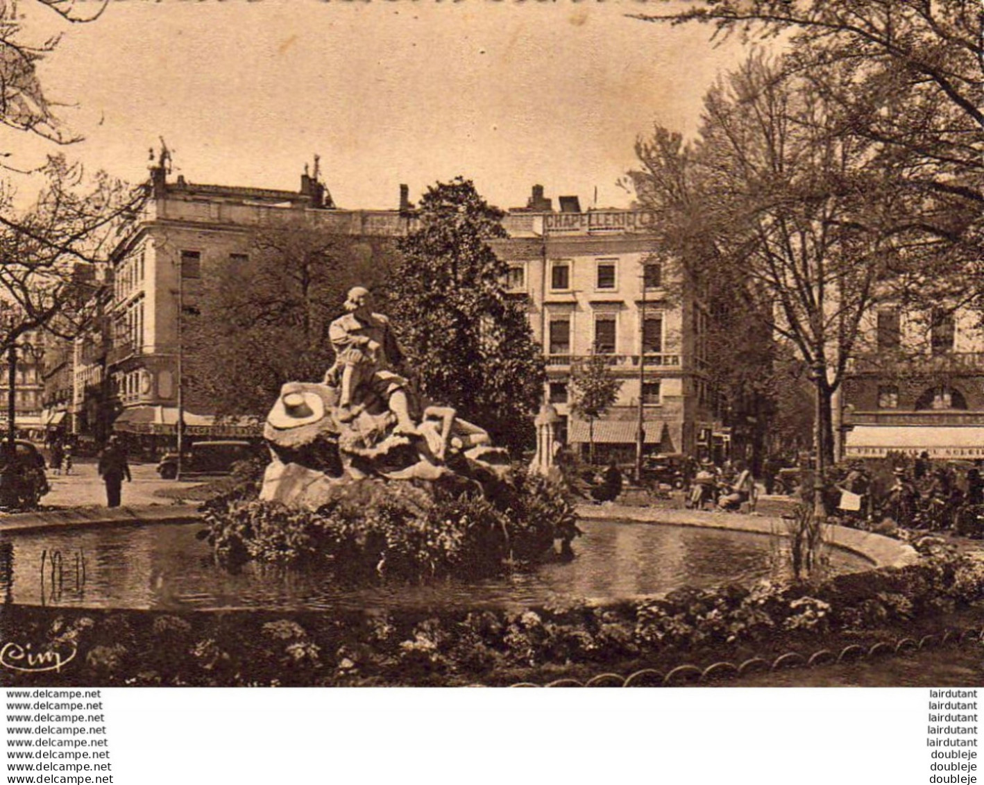 D31  TOULOUSE  Place Lafayette Et Jardin Statue Du Poête Goudouly   ..... ( Ref FA76 ) - Toulouse