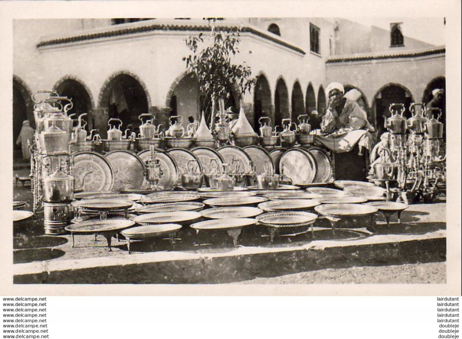 ALGERIE  SCENES ET TYPES  Métiers Et Activités Indigènes. Marchand De Cuivres ..... ( Ref FA1416 ) - Scenes