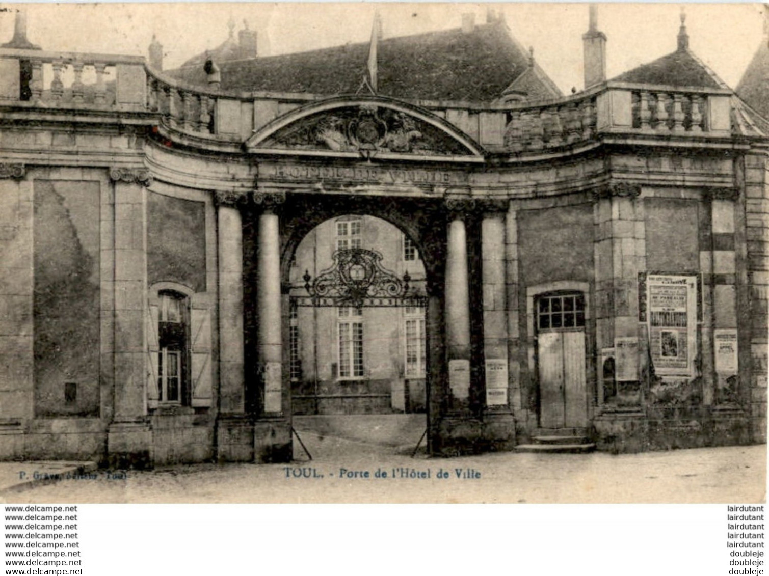 D54  TOUL  Porte De L' Hôtel De Ville   ..... - Toul