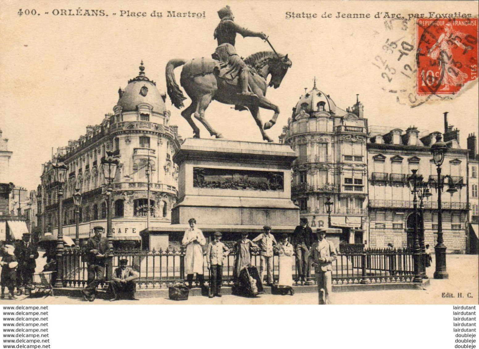 D45  ORLEANS  Place Du Martroi- Statue Jeanne D' Arc   ..... - Orleans