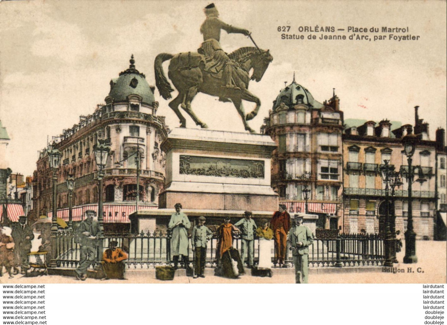 D45  ORLEANS  Place Du Martroi- Statue De Jeanne D Arc Par Foyatier  ..... - Orleans