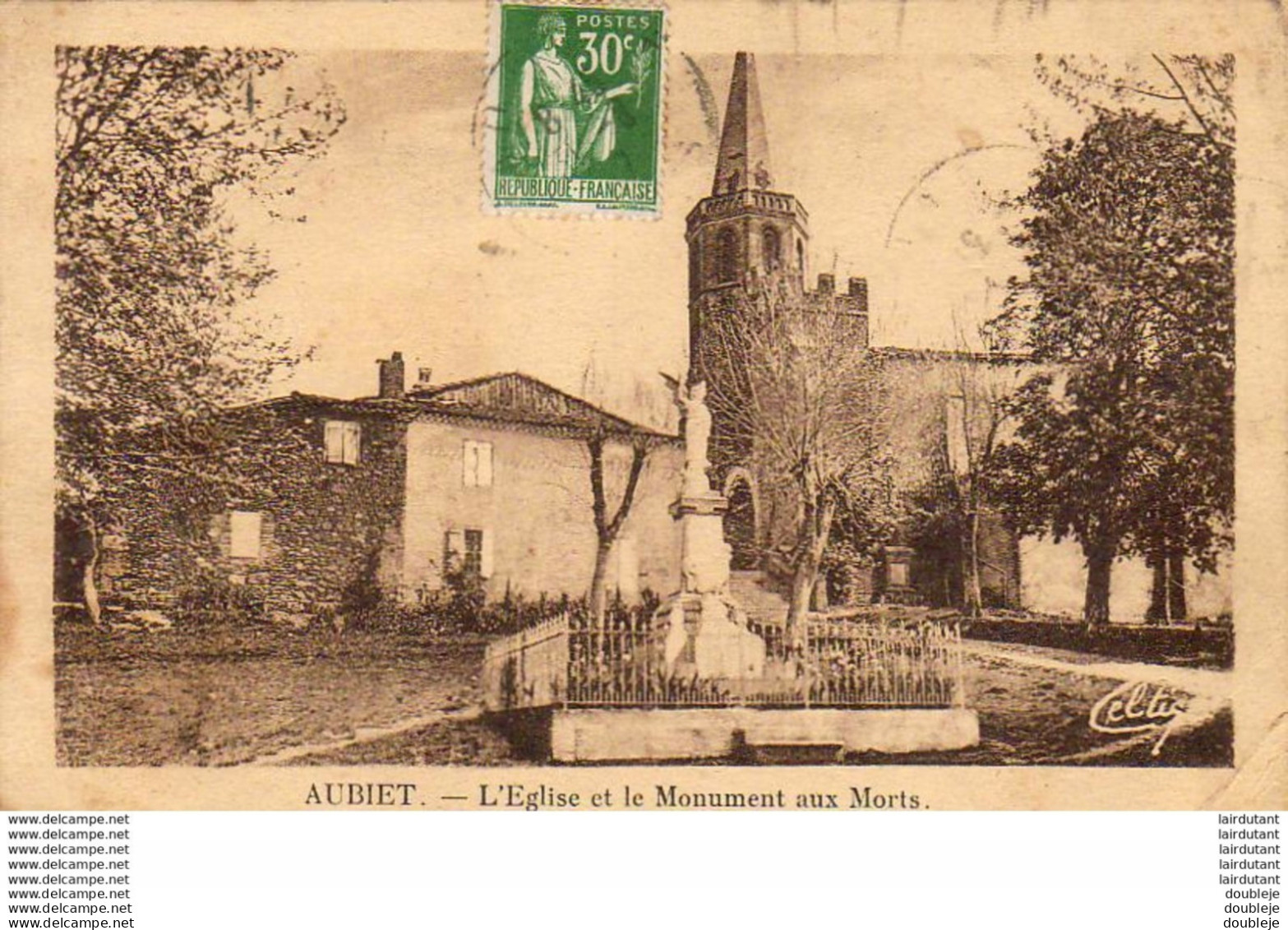 D32  AUBIET  L' Eglise Et Le Monument Aux Morts  ..... - Sonstige & Ohne Zuordnung