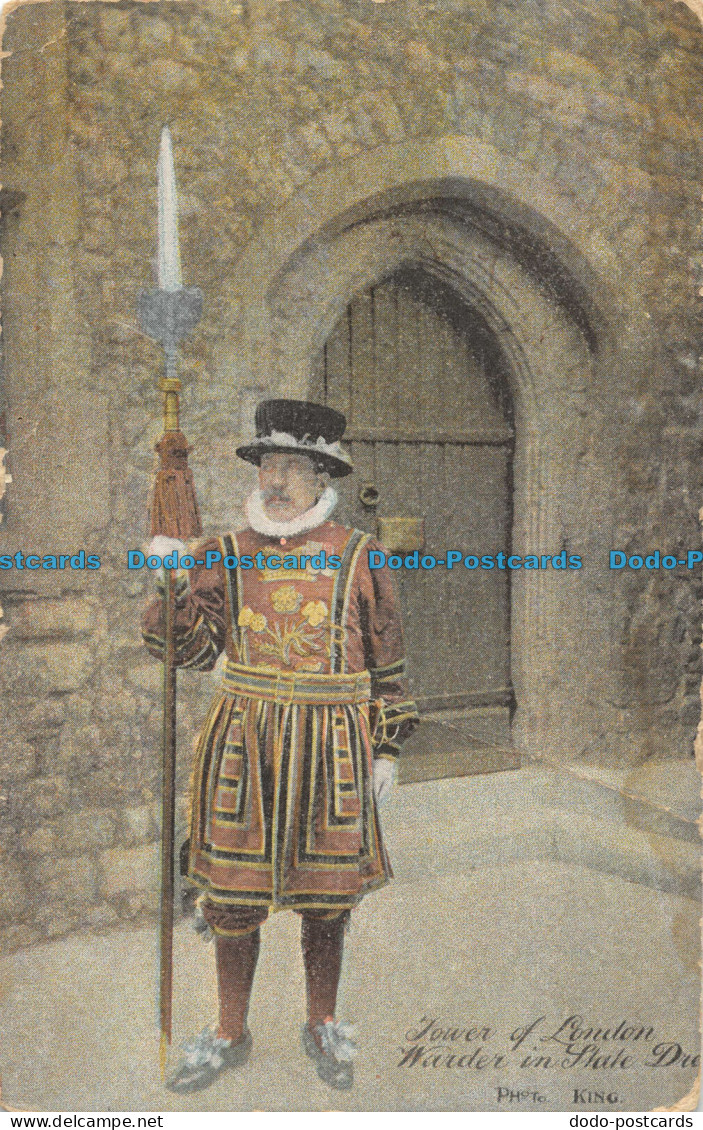 R076902 Tower Of London. Warder In Stute Dre. 1909 - Other & Unclassified