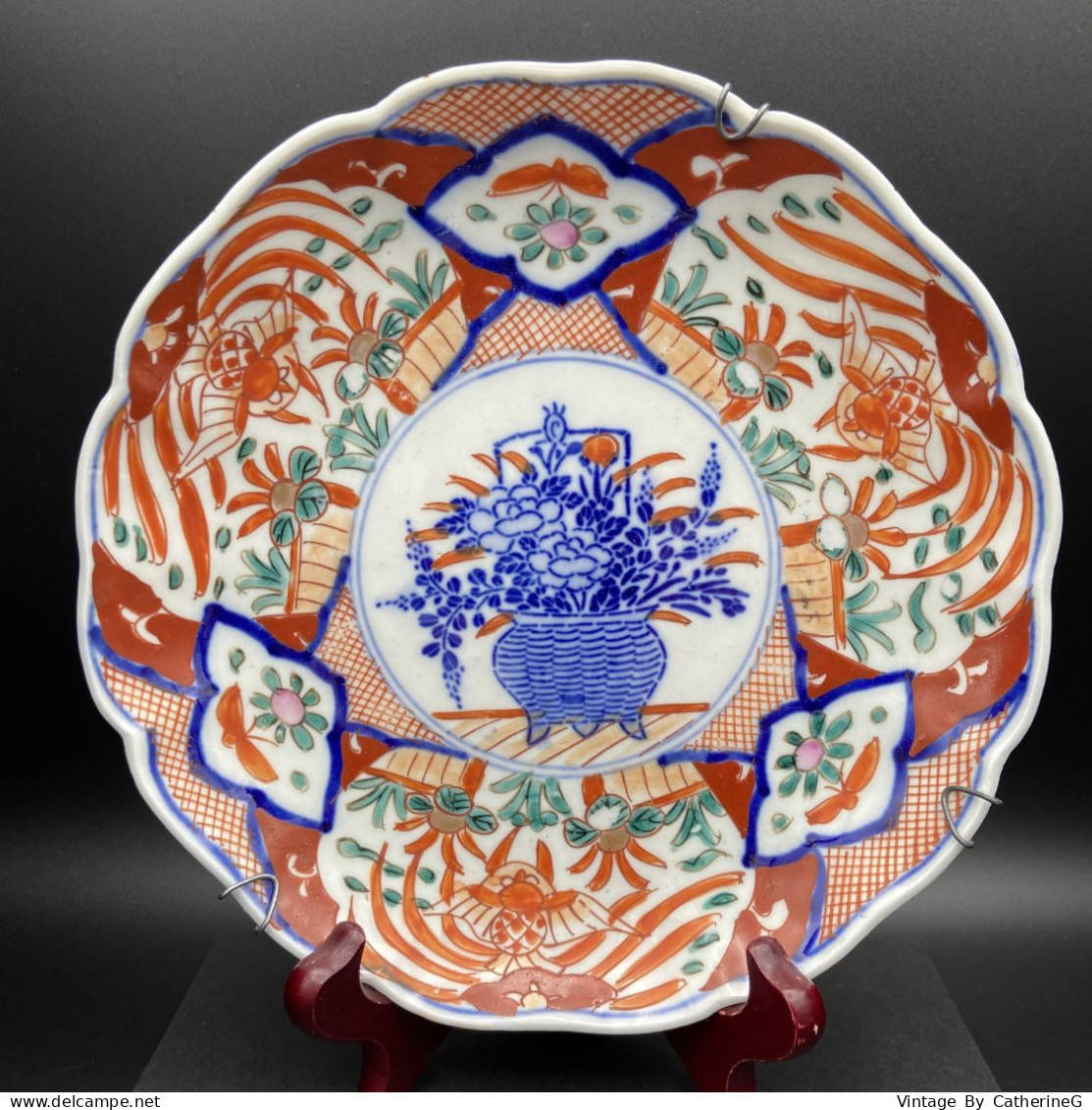 IMARI Assiette Ancienne Porcelaine Japonaise Diam 21cm 3 Panneaux Bleu Rouge Floral   #nippon #porcelaine - Arte Asiatica