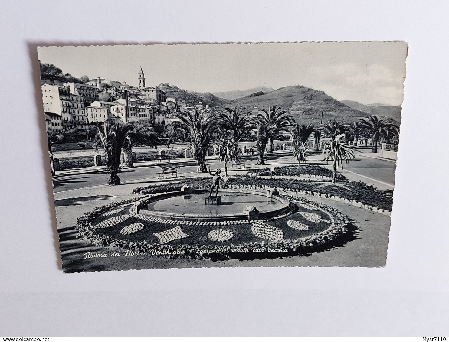 Cp Italie/Riviera Dei Fiori - Ventimiglia. Fontana E Veduta Citta Vecchia. - Imperia