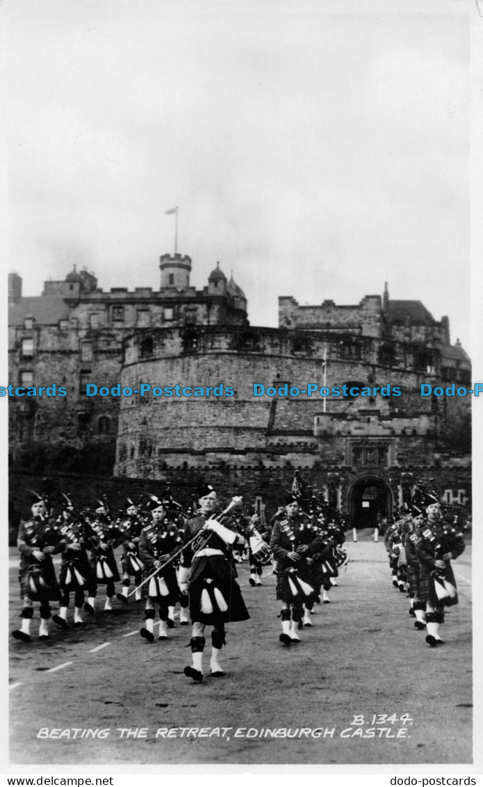 R076947 Beating The Retreat. Edinburgh Castle. RP. Valentine - Mondo