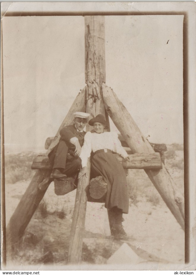 Sylt Verliebtes Paar Auf Holzgeüst In Den Dünen 1909 Privatfoto Foto - Other & Unclassified