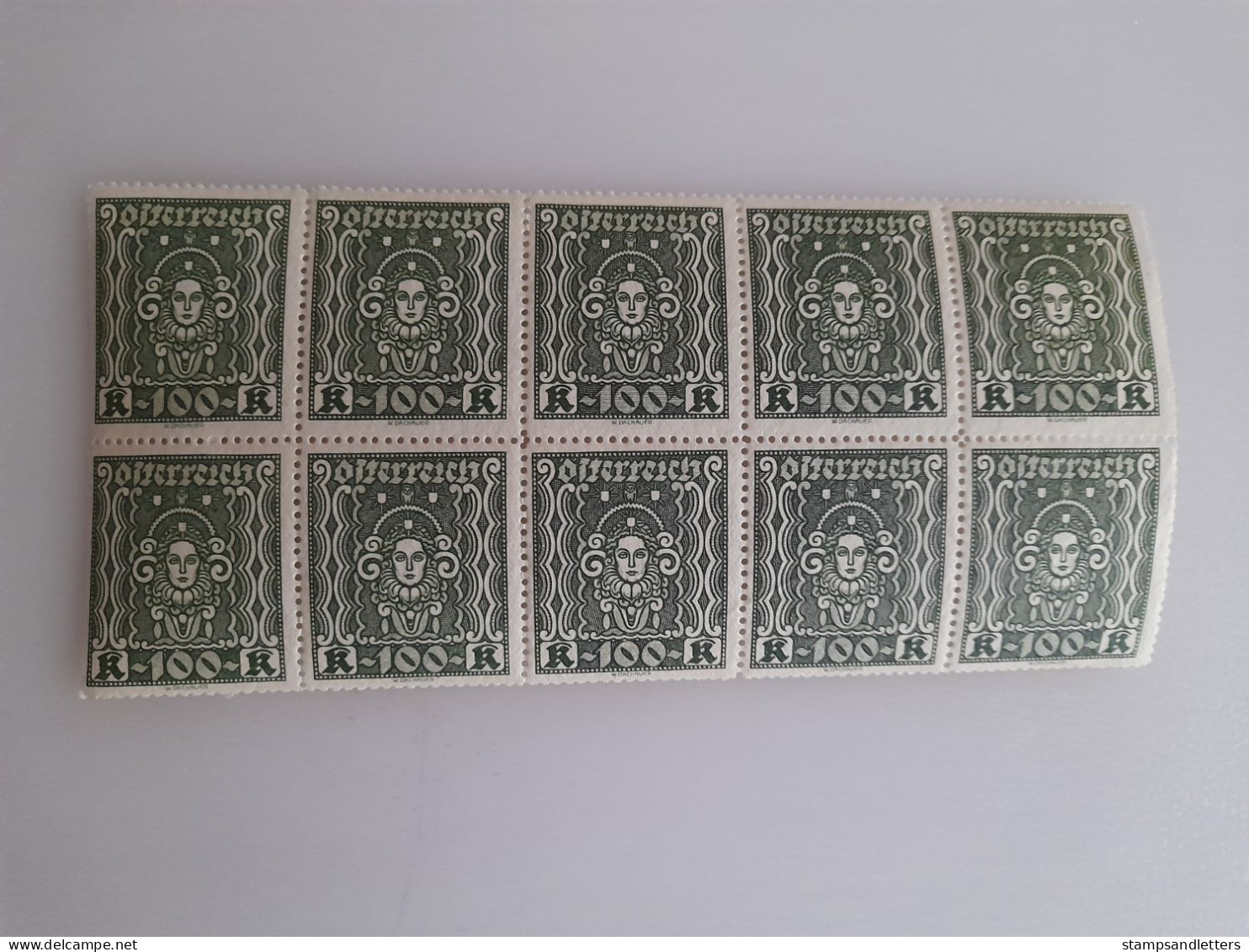 AUSTRIA 1922/24. Female Head. Blok. 100 Kronen. - Unused Stamps