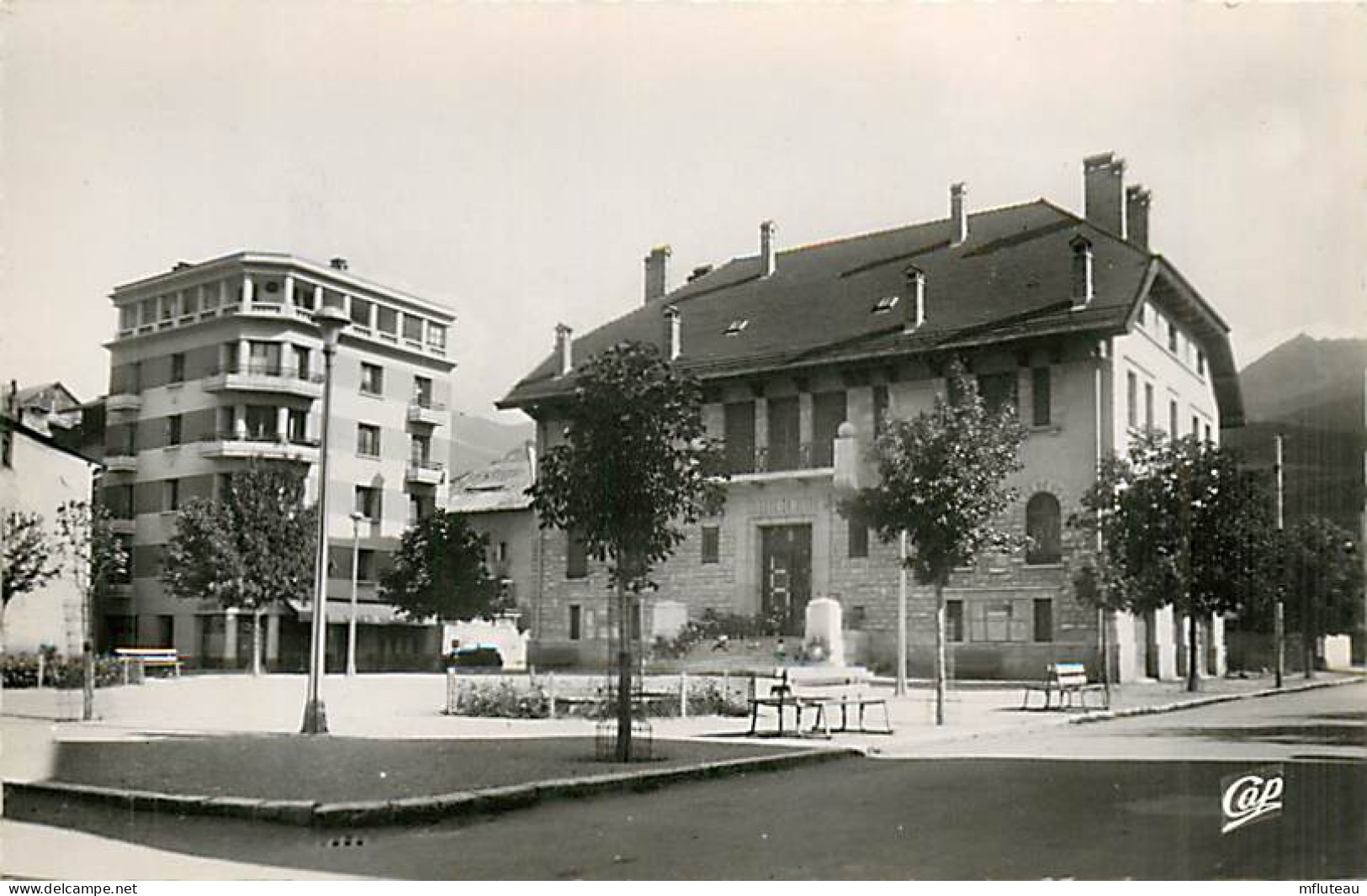 04* BARCELONNETTE Place De La Mairie (CPSM 9 X 14cm)    RL,0221 - Barcelonnette