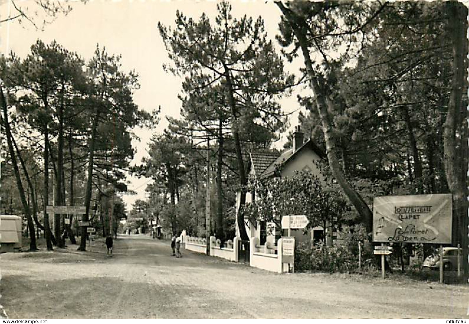 17* LE CLAPET LES MATHES  Carrefour Route De La Mer (CPSM 9 X 14cm)   RL,1223 - Sonstige & Ohne Zuordnung