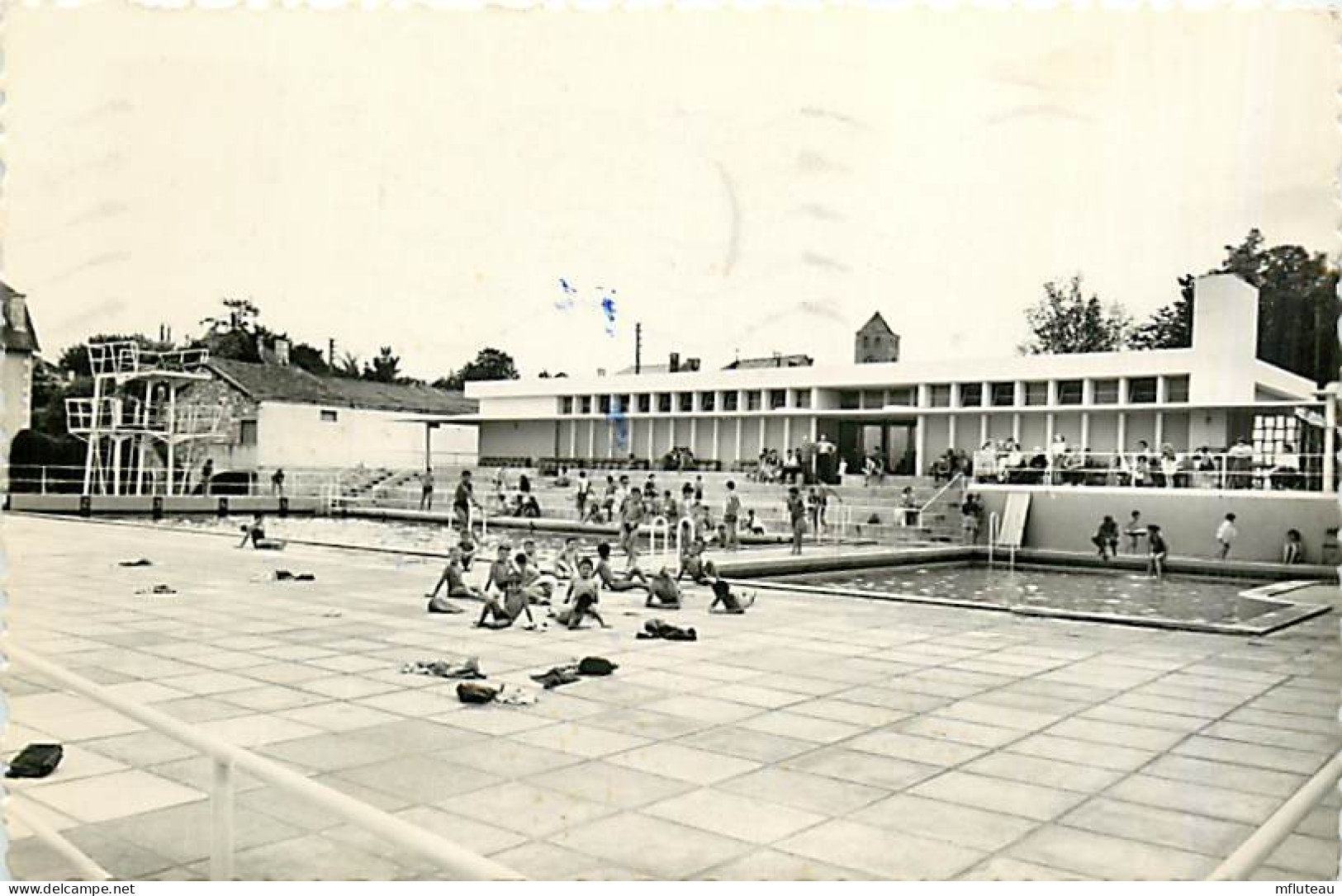 16* BARBEZIEUX La Piscine  (CPSM 9 X 14cm)   RL,1181 - Autres & Non Classés