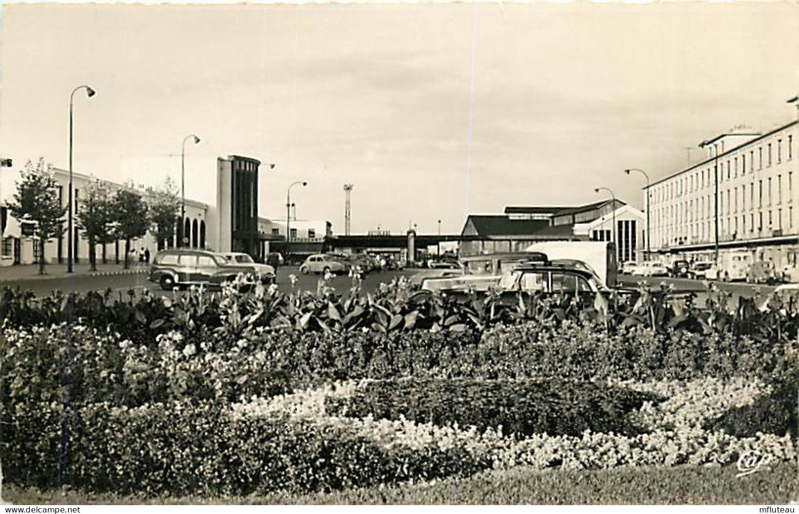 14* CAEN Place De La Gare   (CPSM 9 X 14cm)    RL,1057 - Caen