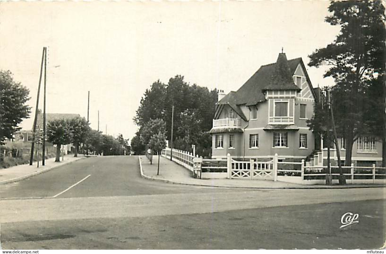 14* FRANCEVILLE  Av De Paris (CPSM 9 X 14cm)   RL,1049 - Autres & Non Classés