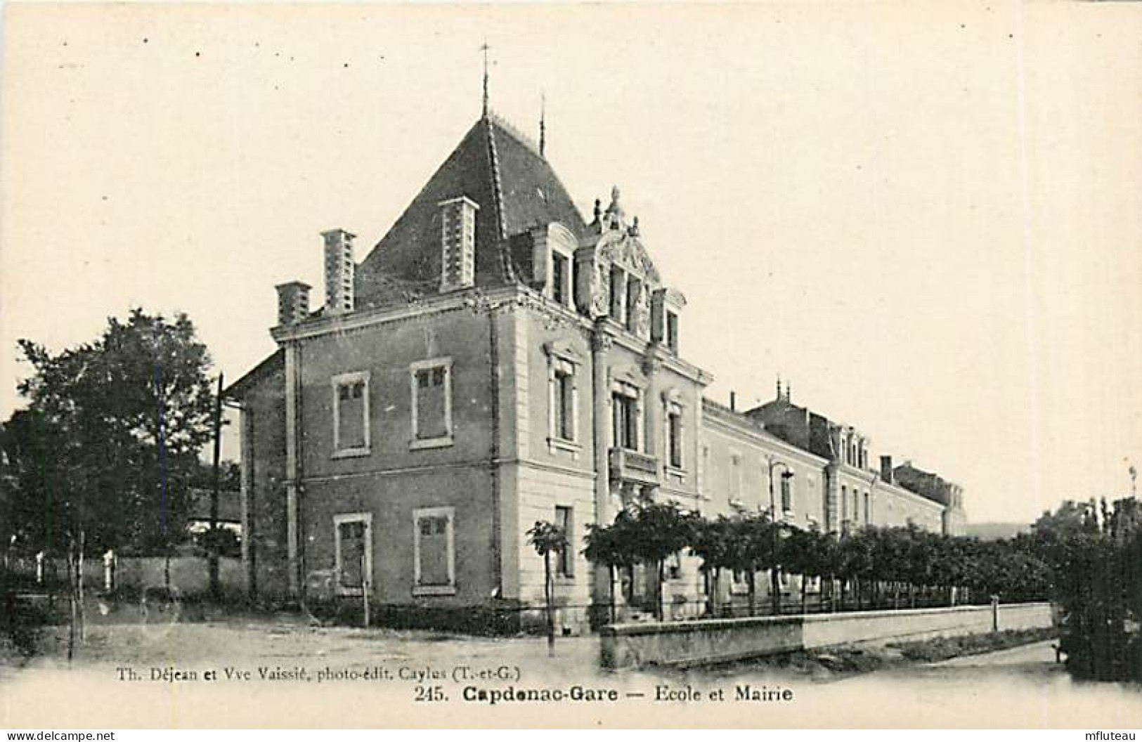 12* CAPDENAC GARE  Ecole  Mairie     RL,0868 - Autres & Non Classés