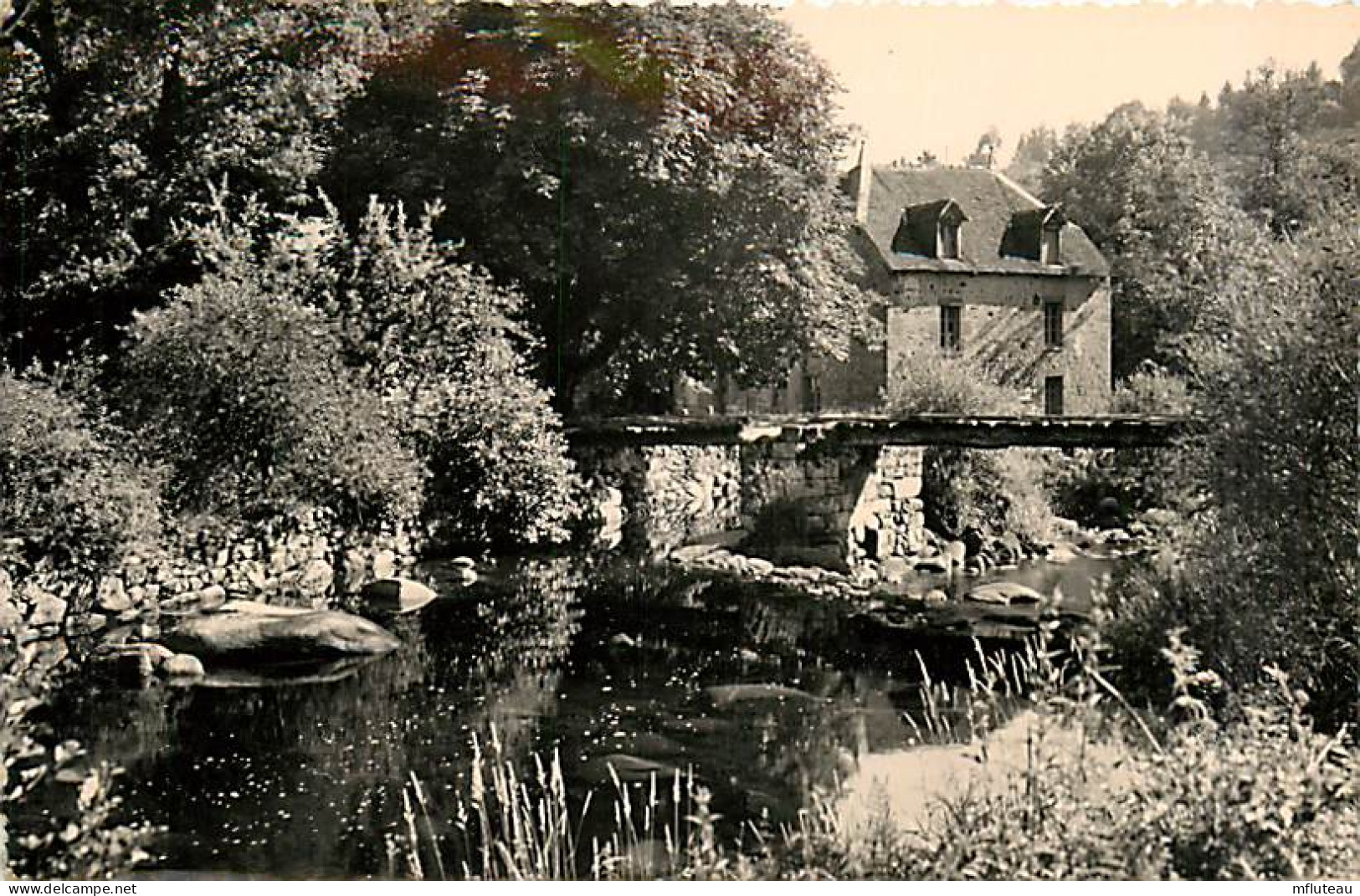 23* CROZANT Moulin De La Folie   CPSM(9x14cm)     RL02,0243 - Crozant