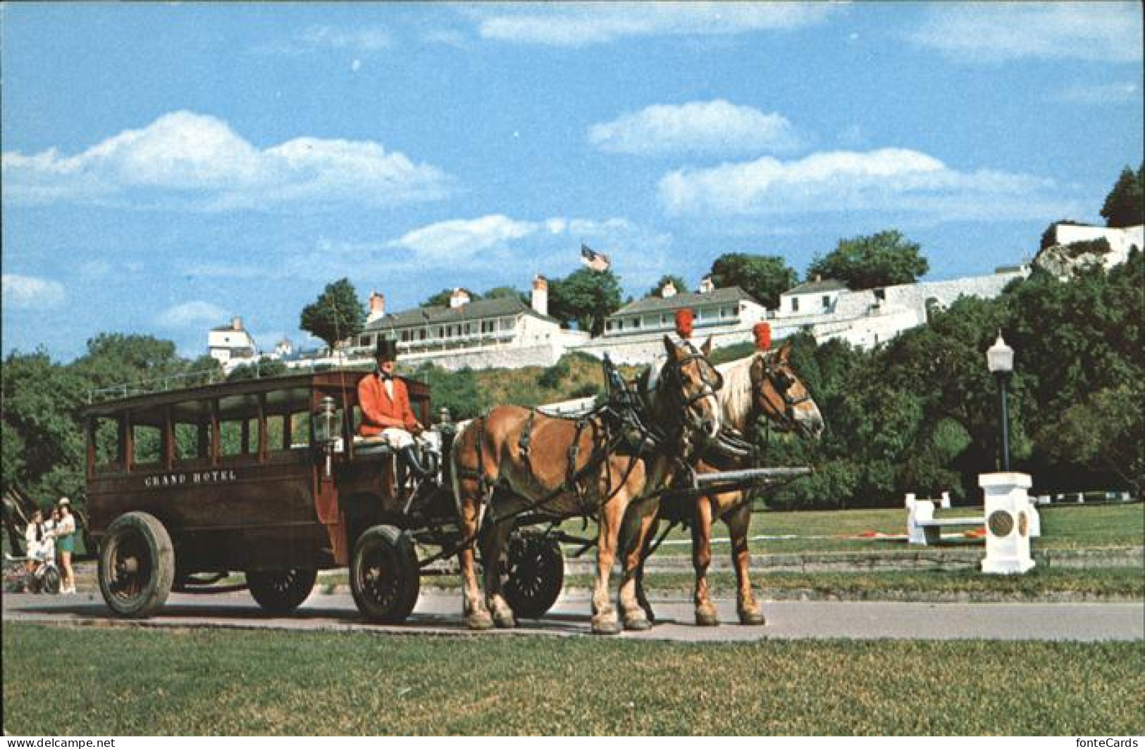 11491580 Mackinac_Island Grand Hotel Bus Horses Historic Old Fort Father Marquet - Andere & Zonder Classificatie