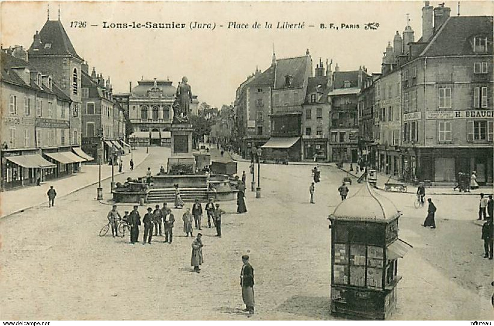 39* LONS LE SAUNIER Place De La Liberte    RL03,0342 - Lons Le Saunier