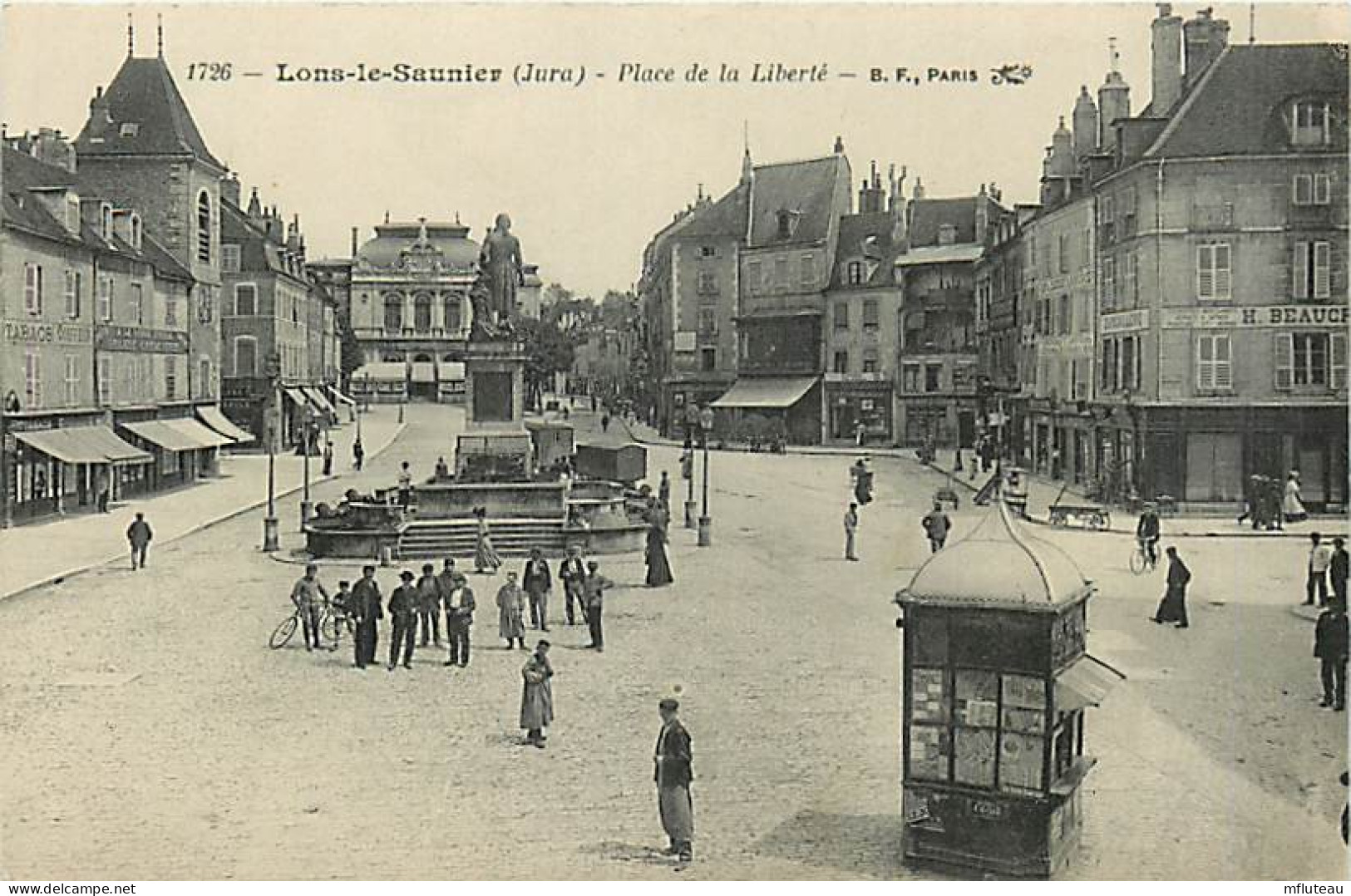 39* LONS LE SAUNIER  Place De La Liberte    RL03,0332 - Lons Le Saunier