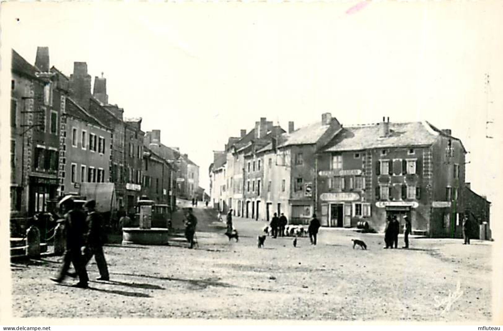 48* CHATEAUNEUF DE RANDON La Place CPSM(9x14cm)   RL03,1011 - Chateauneuf De Randon