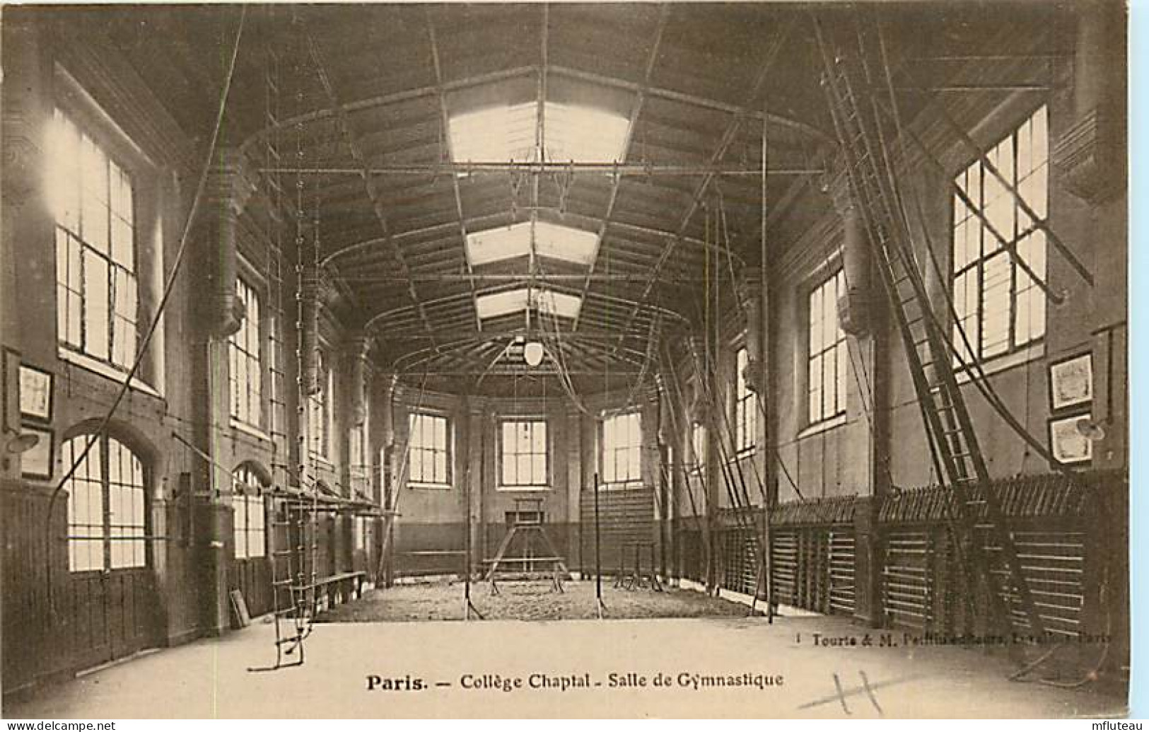 75* PARIS  8e   College Chaptal  Salle De Gym    RL04 .1044 - District 08