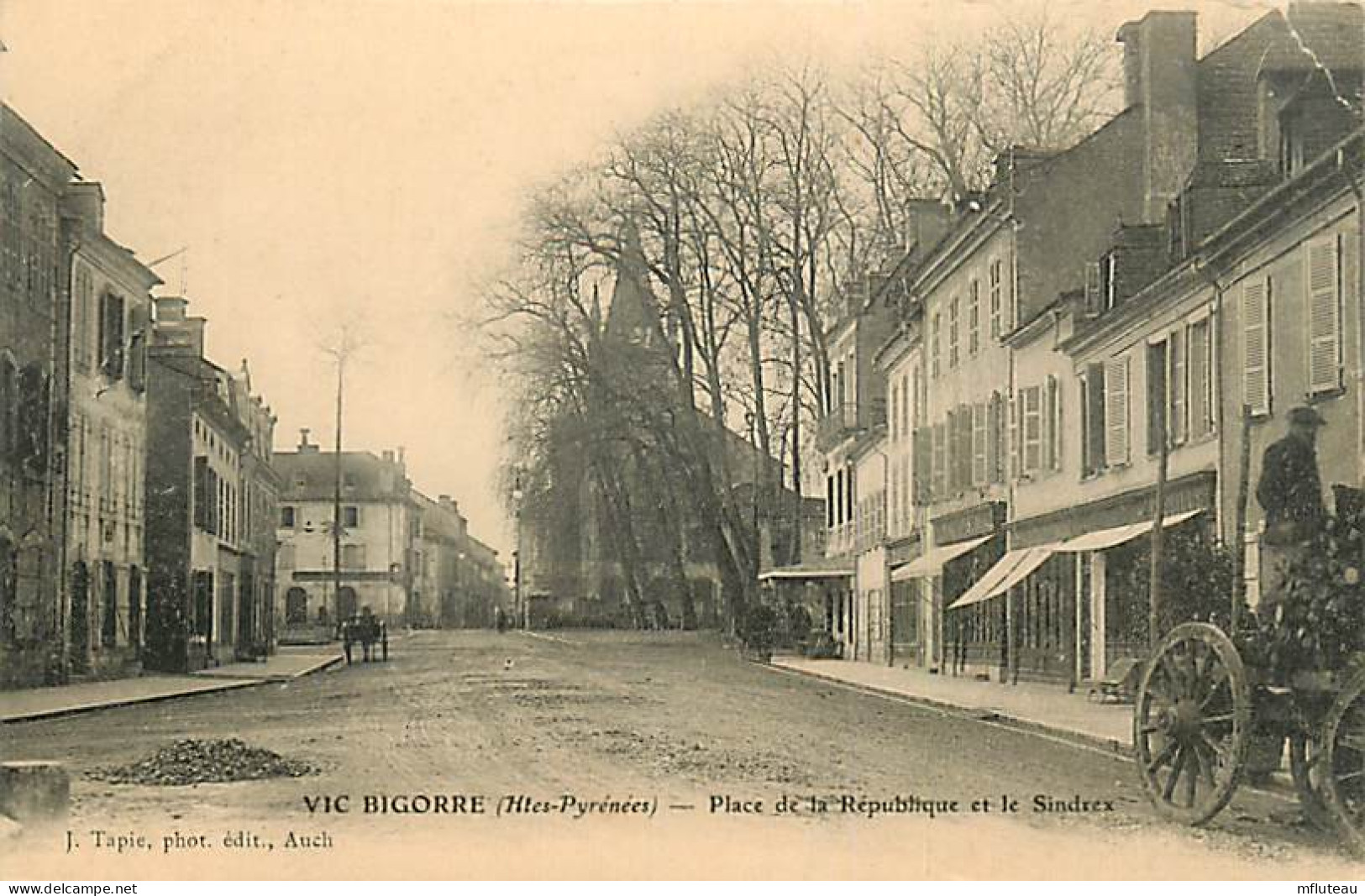 65* VIC DE BIGORRE Place De La Republique -  Seinarex             RL06.0222 - Vic Sur Bigorre