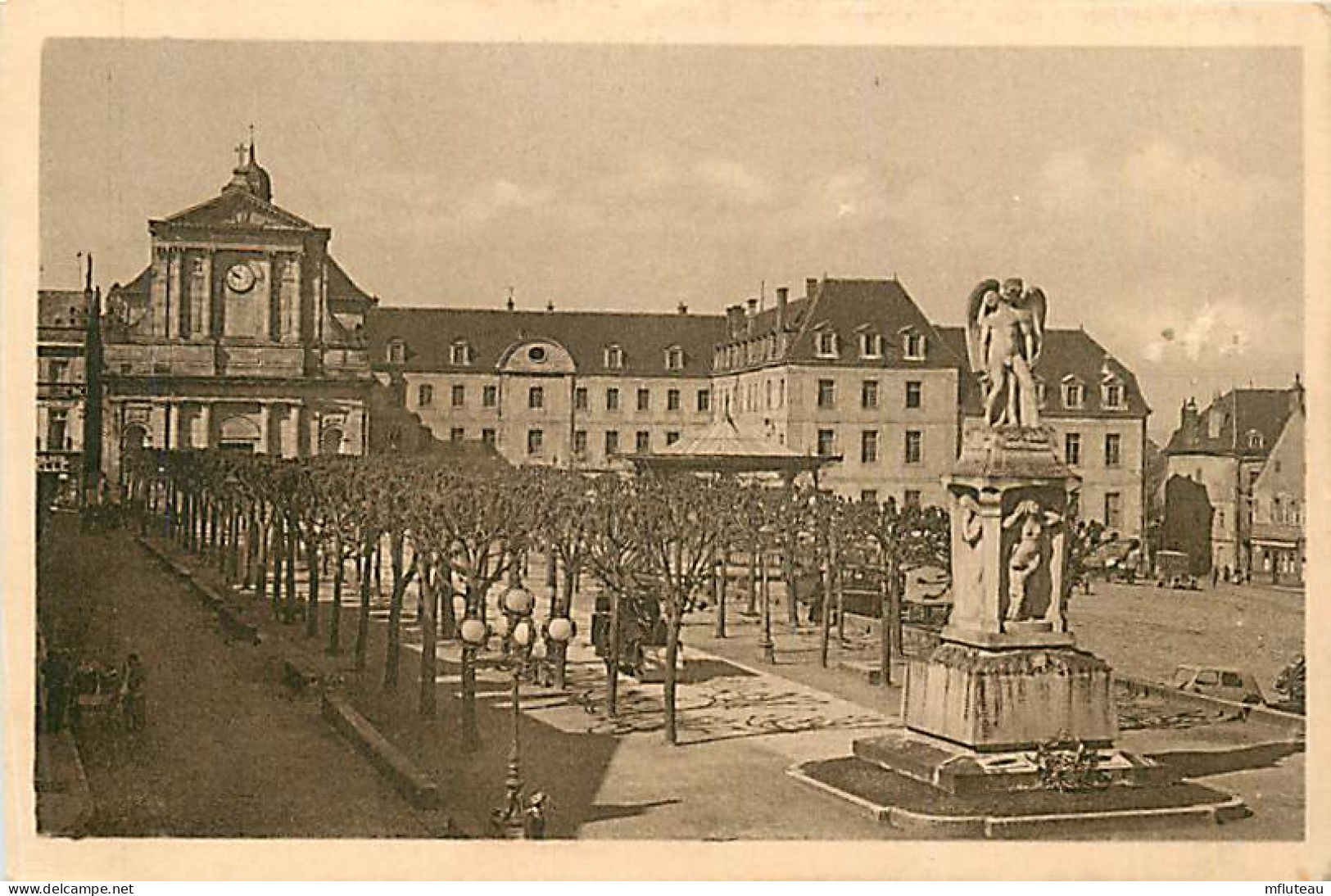 71* AUTUN Place Du Champ De Mars           RL06.0871 - Autun