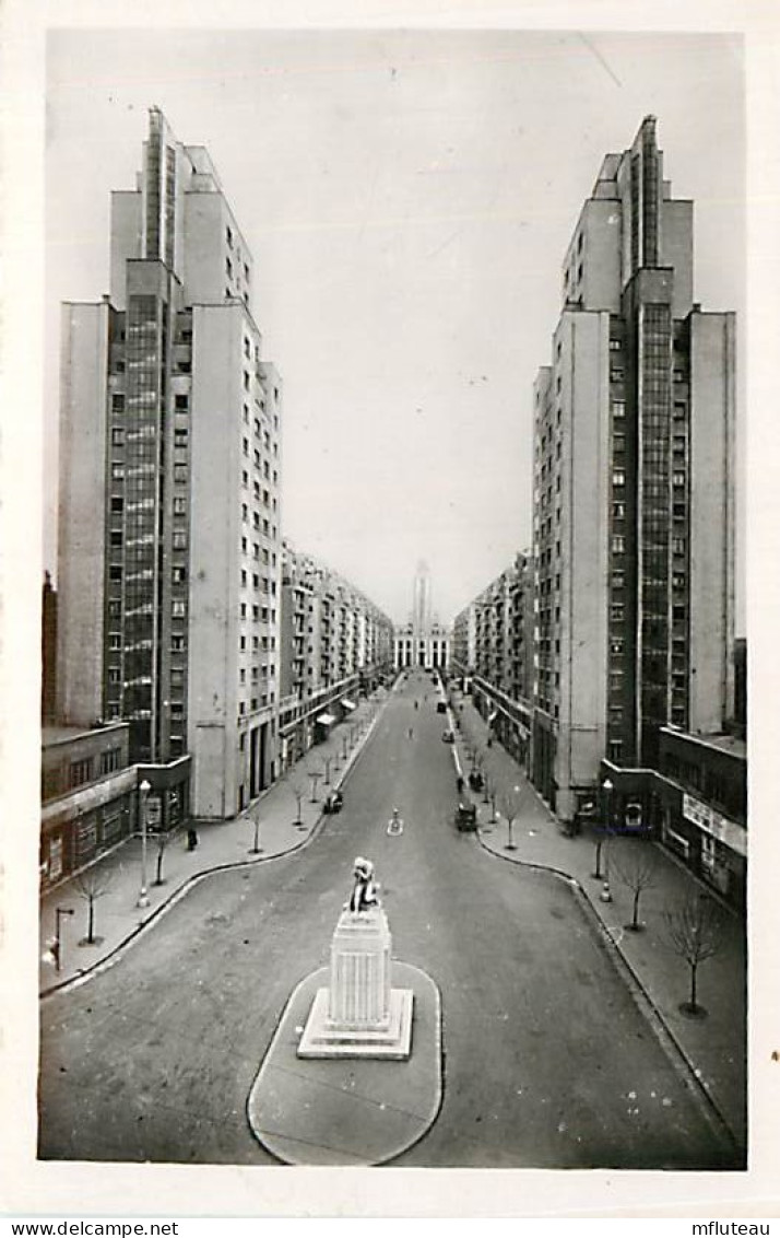 69* VILLEURBANNE Cite Des Gratte Ciel       (CPSM 8x14cm)      RL06.0632 - Villeurbanne