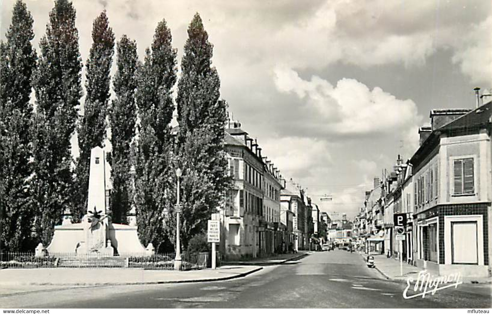 77* MONTEREAU  Rue Jean Jaures  (CPSM 9x14cm) RL07.0936 - Montereau