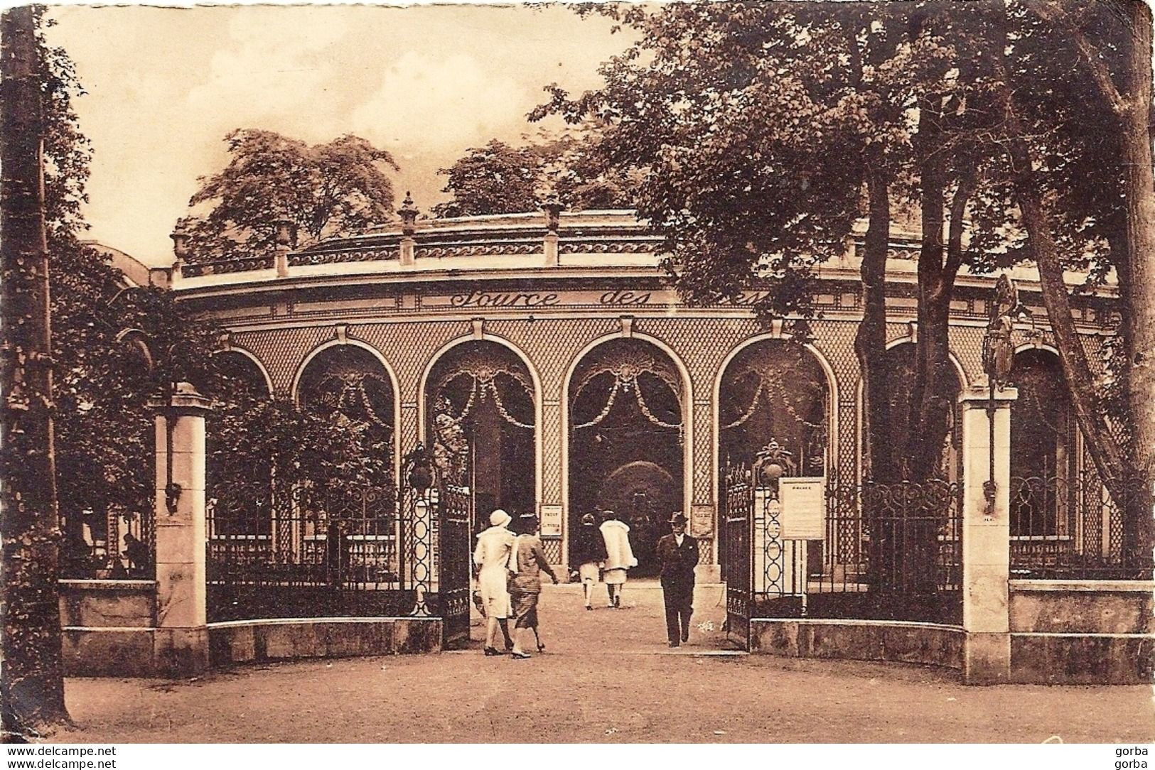 *CPSM - 03 VICHY La Source Des Célestins - Entrée - - Vichy