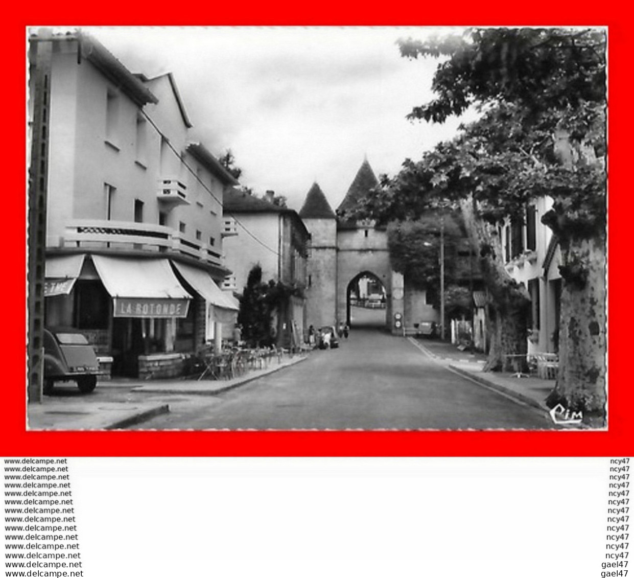 CPSM/gf (32) BARBOTAN-les-THERMES.  La Rue Principale, 2cv...S2049 - Barbotan