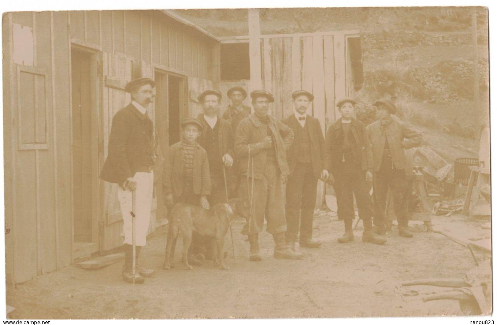 DOUBS CARTE PHOTO BROMURE SOUVENIR PERSONNES ET CHIEN A IDENTIFIER A LOCALISER CIRCULEE FOURPERET PAR LES HÔPITAUX NEUFS - Andere & Zonder Classificatie