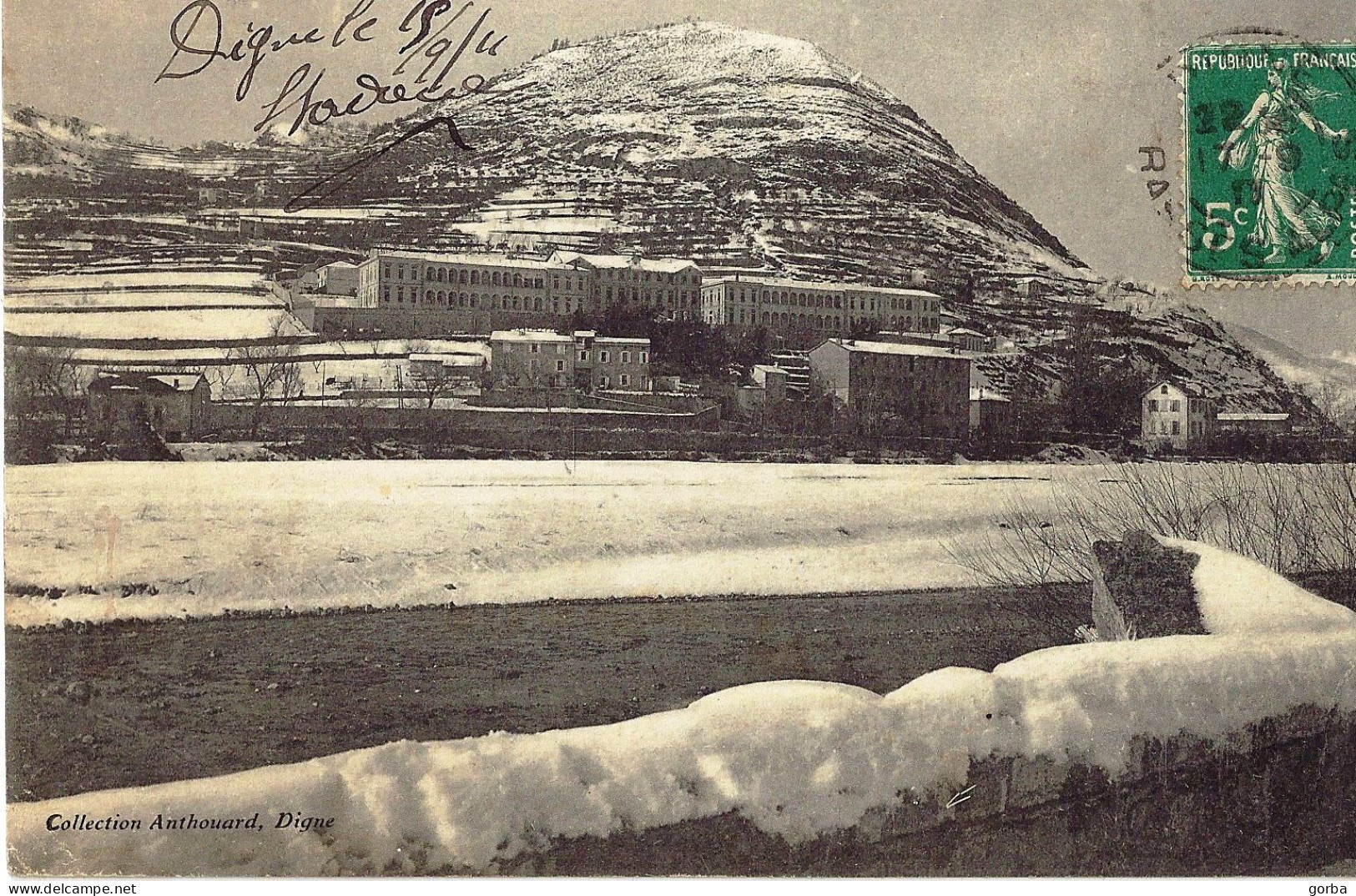 *CPA - 04 - DIGNE - Vue Générale De L'Hôpital Sous La Neige - Digne