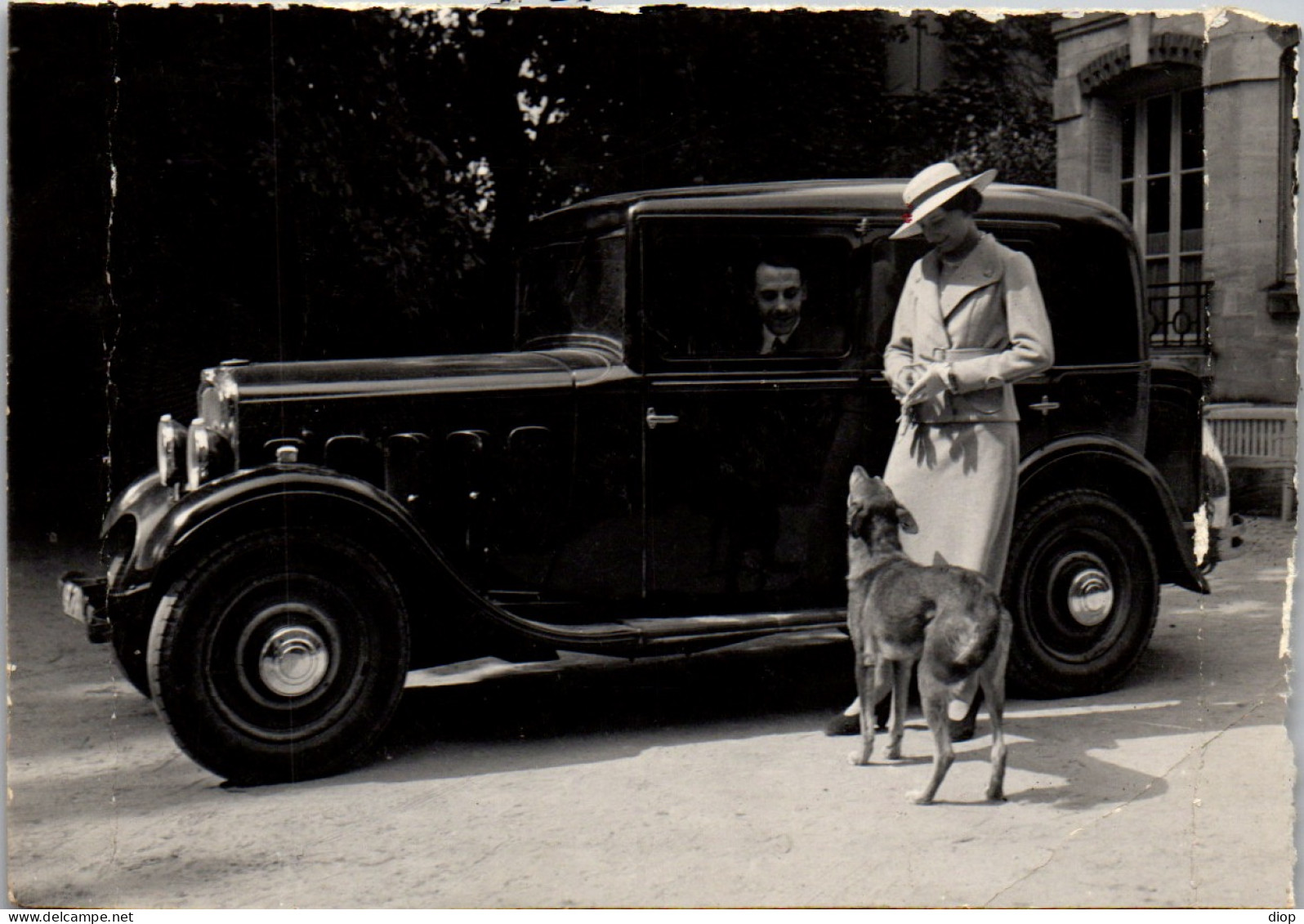 Photographie Photo Vintage Snapshot Amateur Automobile Voiture Femme Mode Chien  - Coches