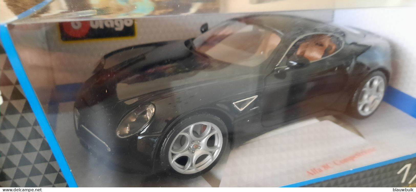 Bburago Alfa Romeo 8C Competizione Zwart 1:18 - Burago