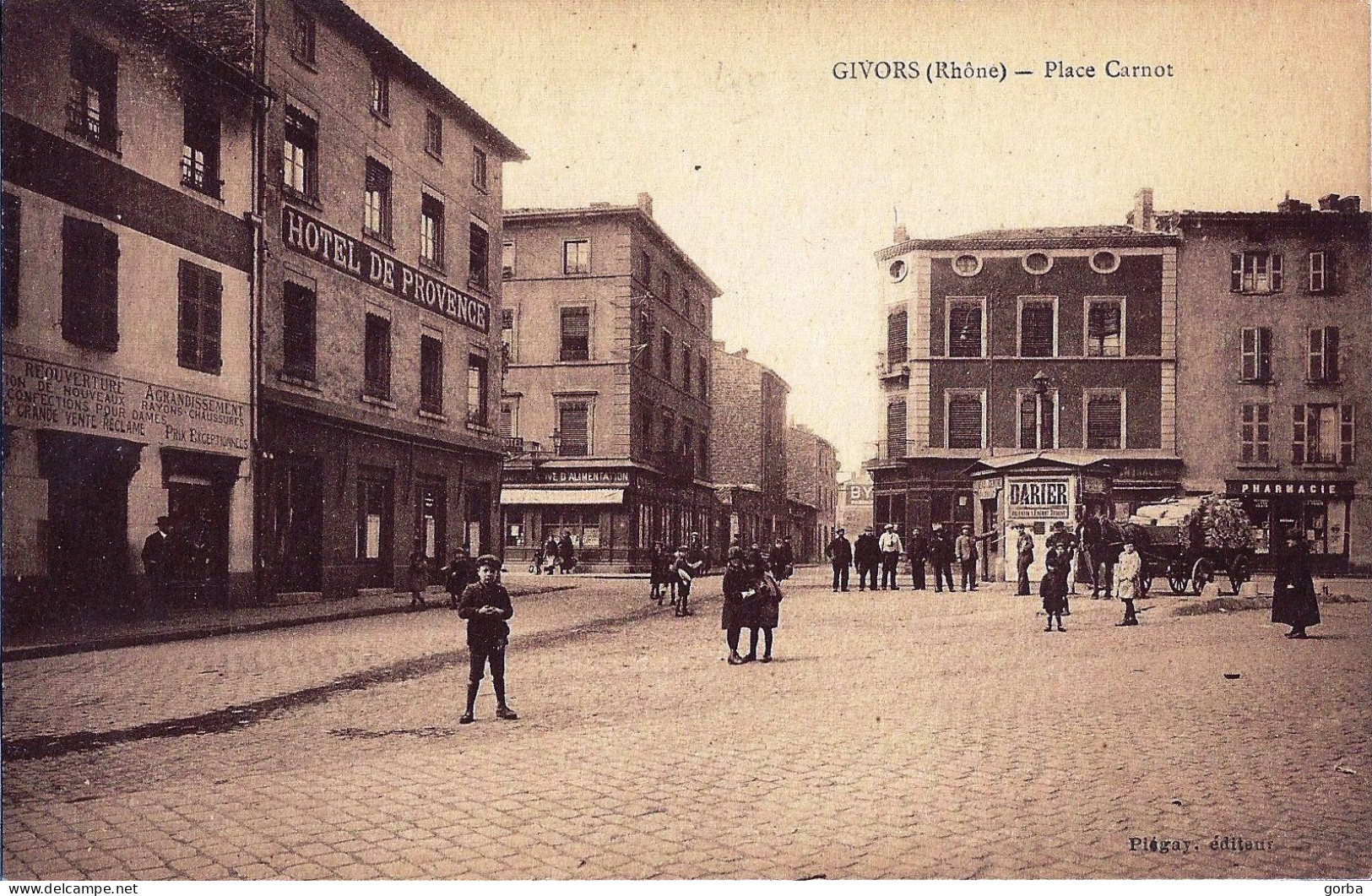 *CPA - 69 - GIVORS - Place Carnot - Très Animée - Givors