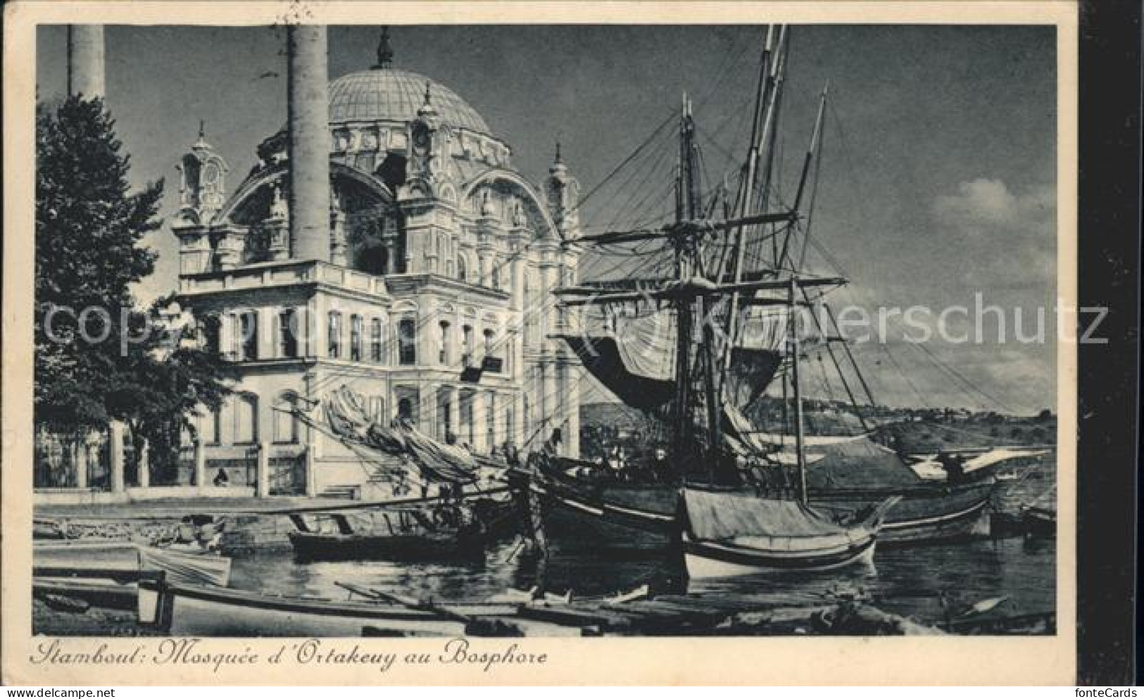 11482701 Istanbul Constantinopel Mosquée D`Ortakeny Schiffe Bosporus  - Turquie