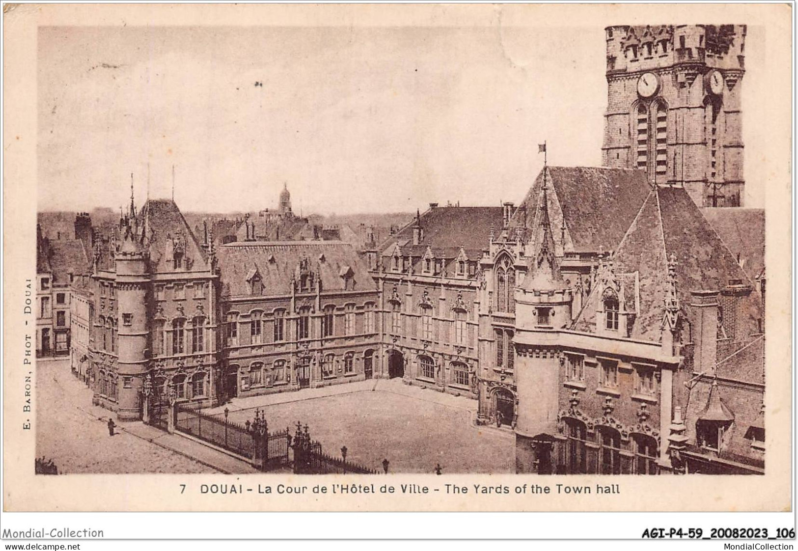 AGIP4-59-0310 - DOUAI - La Cour De L'hotel De Ville  - Douai